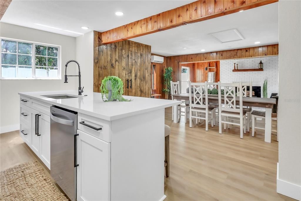 En Venta: $525,900 (3 camas, 2 baños, 2227 Pies cuadrados)