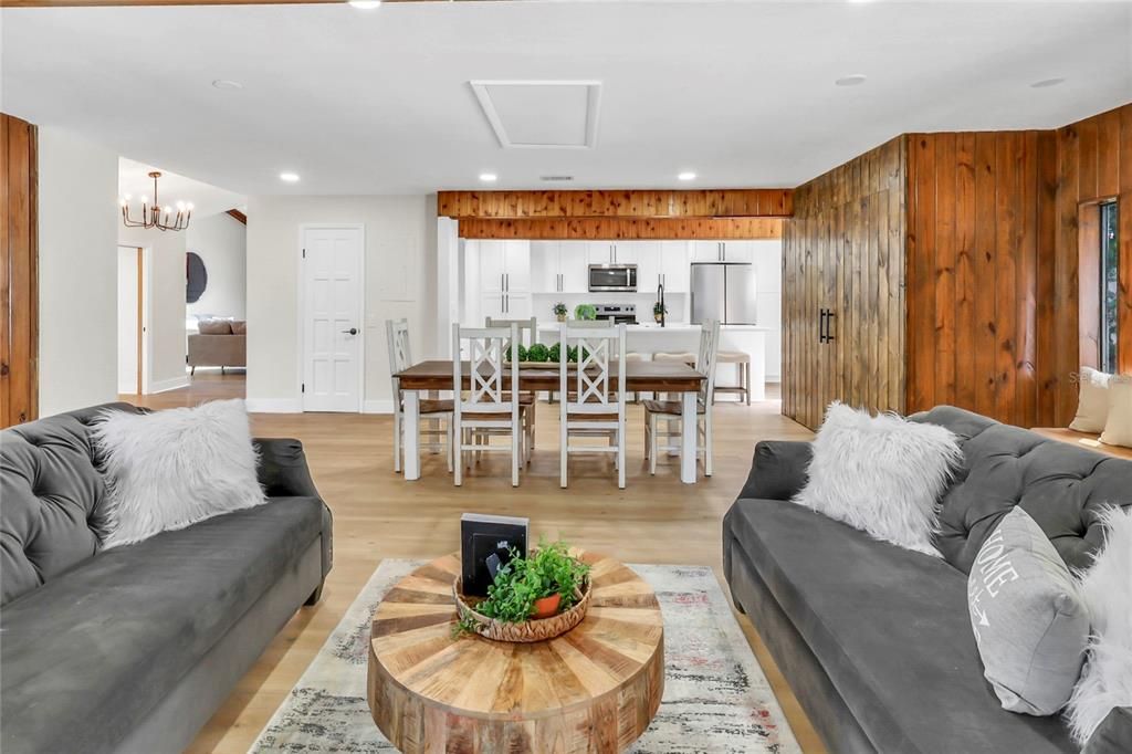 En Venta: $525,900 (3 camas, 2 baños, 2227 Pies cuadrados)