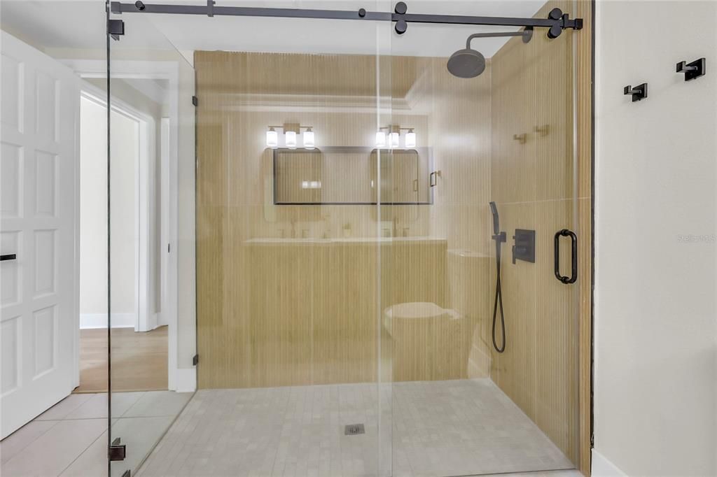 En Venta: $525,900 (3 camas, 2 baños, 2227 Pies cuadrados)