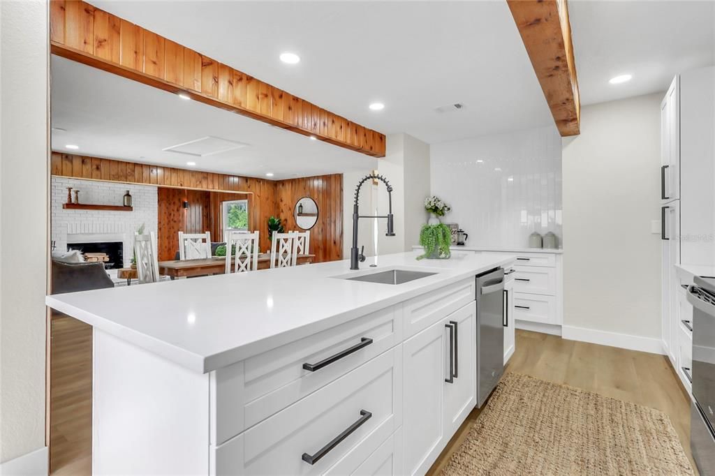 En Venta: $525,900 (3 camas, 2 baños, 2227 Pies cuadrados)