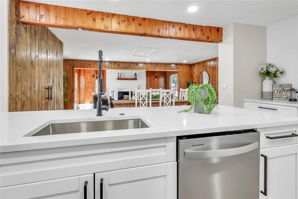 En Venta: $525,900 (3 camas, 2 baños, 2227 Pies cuadrados)