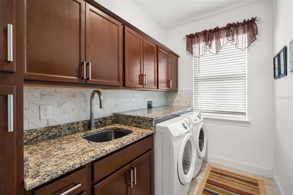 En Venta: $643,000 (3 camas, 2 baños, 2359 Pies cuadrados)