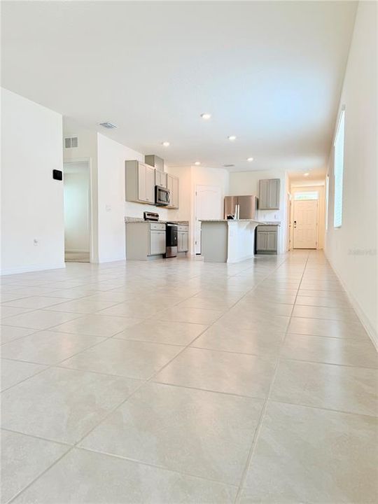 For Rent: $2,400 (4 beds, 2 baths, 1633 Square Feet)
