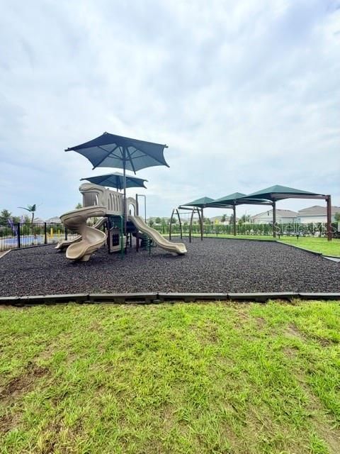 For Rent: $2,400 (4 beds, 2 baths, 1633 Square Feet)