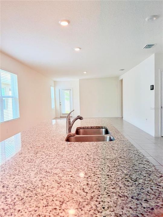For Rent: $2,400 (4 beds, 2 baths, 1633 Square Feet)