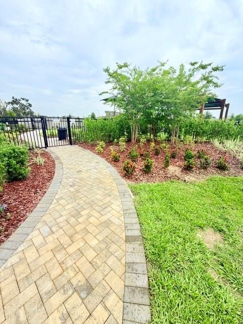 For Rent: $2,400 (4 beds, 2 baths, 1633 Square Feet)