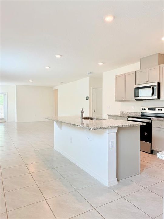 For Rent: $2,400 (4 beds, 2 baths, 1633 Square Feet)