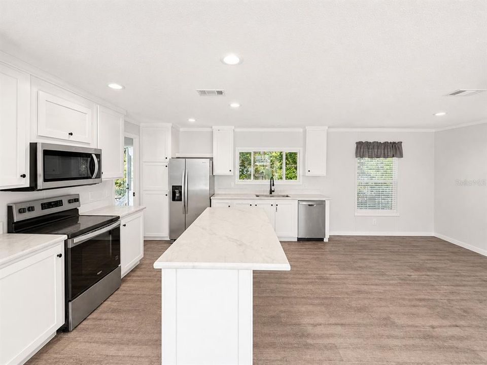 For Sale: $289,987 (4 beds, 2 baths, 1474 Square Feet)