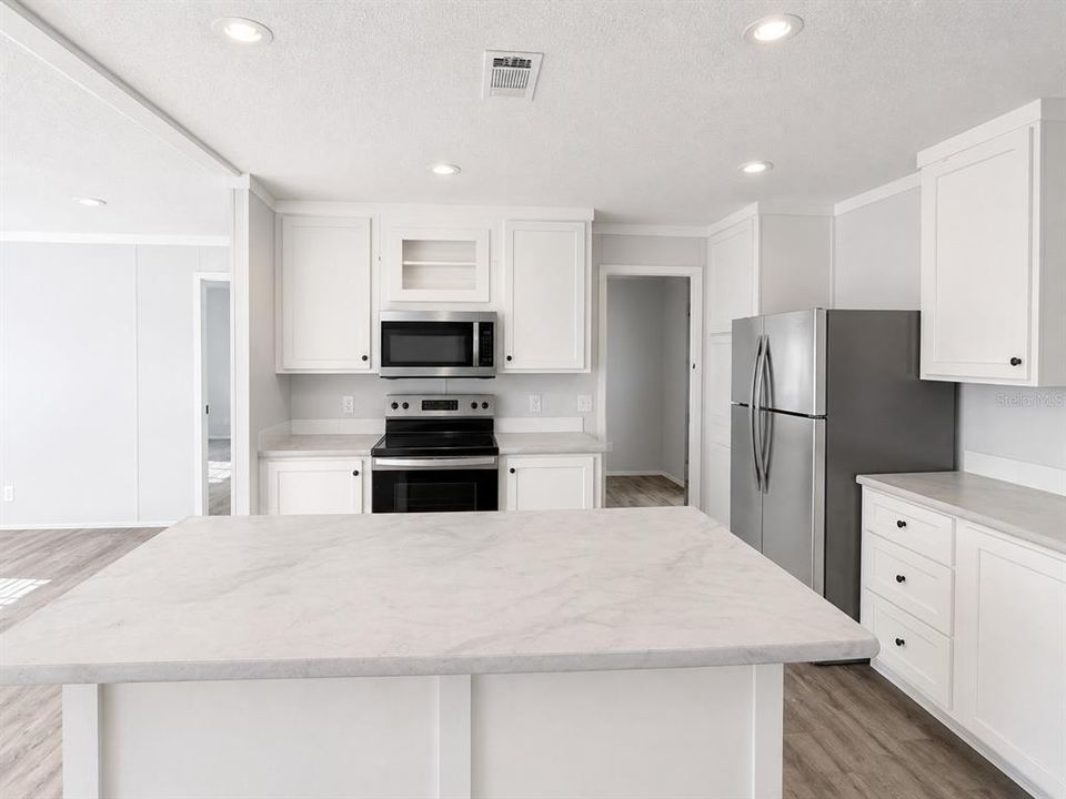 For Sale: $289,987 (4 beds, 2 baths, 1474 Square Feet)