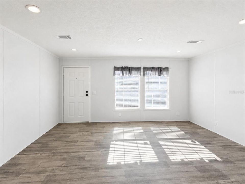 For Sale: $289,987 (4 beds, 2 baths, 1474 Square Feet)