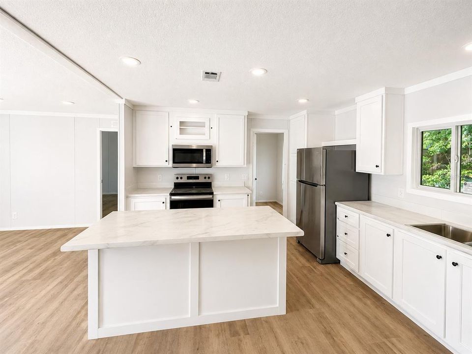For Sale: $289,987 (4 beds, 2 baths, 1474 Square Feet)