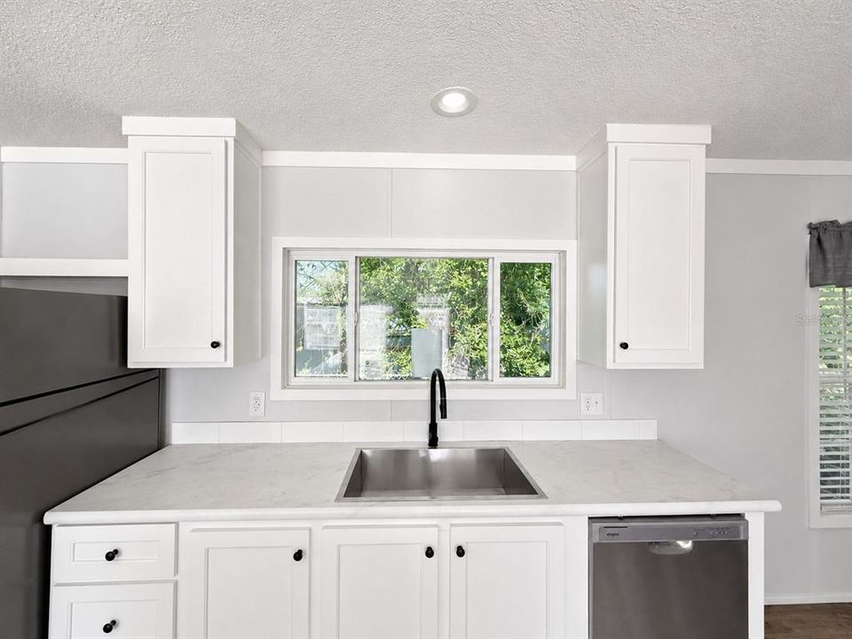 For Sale: $289,987 (4 beds, 2 baths, 1474 Square Feet)