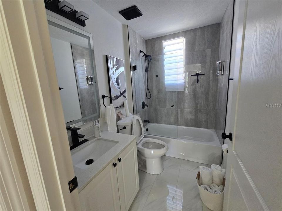 En Venta: $390,000 (3 camas, 2 baños, 1373 Pies cuadrados)