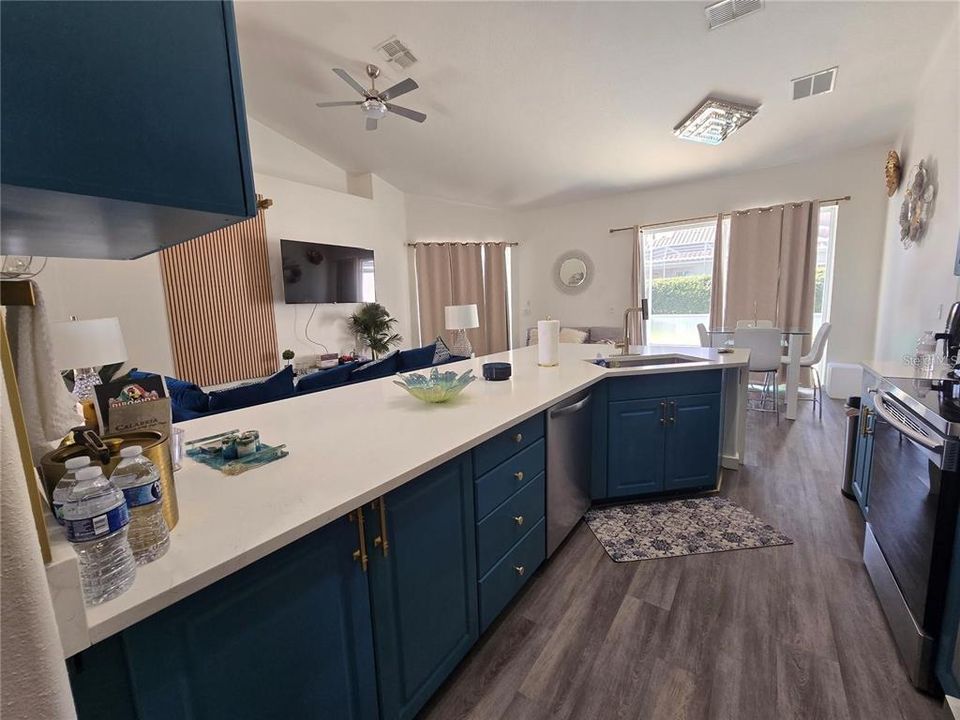 En Venta: $390,000 (3 camas, 2 baños, 1373 Pies cuadrados)