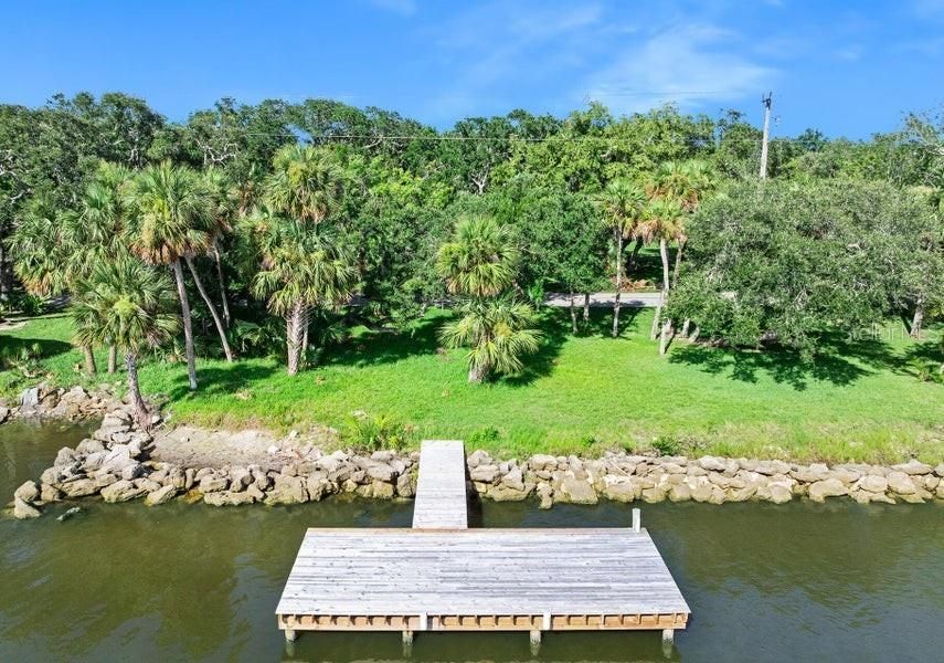 На продажу: $590,000 (1.32 acres)