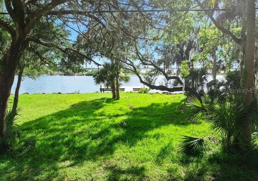 На продажу: $590,000 (1.32 acres)