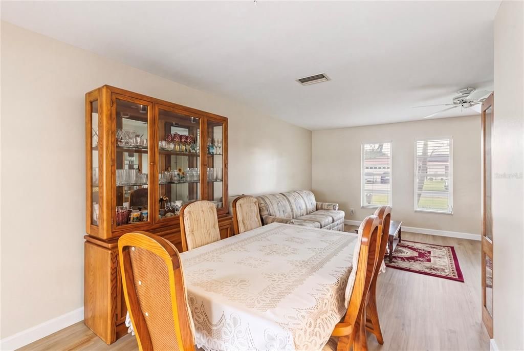 На продажу: $715,000 (4 спален, 2 ванн, 1962 Квадратных фут)