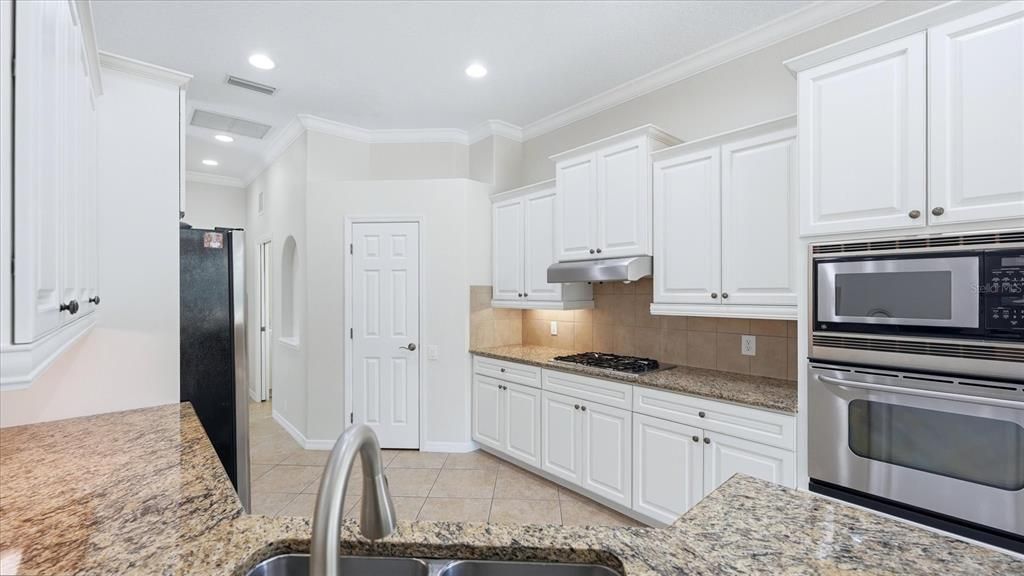 En Venta: $549,900 (3 camas, 2 baños, 2276 Pies cuadrados)
