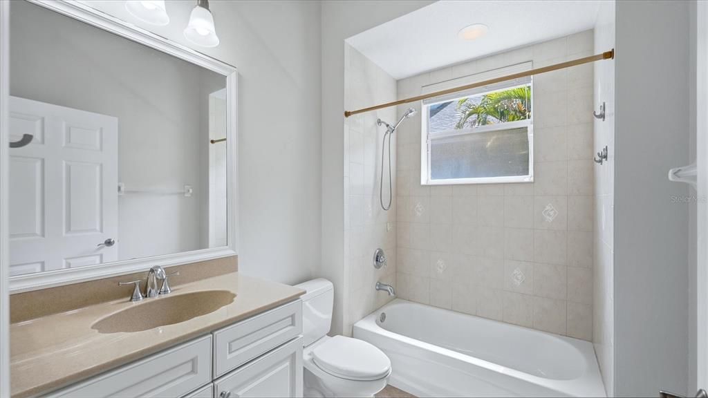 En Venta: $549,900 (3 camas, 2 baños, 2276 Pies cuadrados)