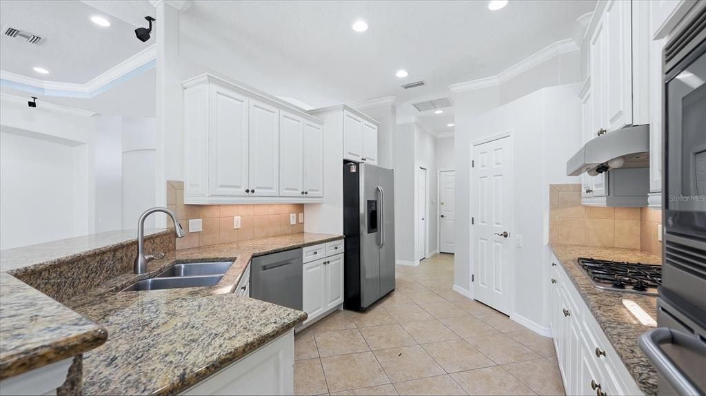 En Venta: $549,900 (3 camas, 2 baños, 2276 Pies cuadrados)