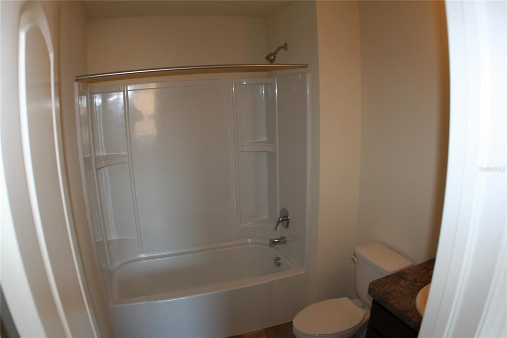 For Rent: $1,800 (3 beds, 2 baths, 1406 Square Feet)