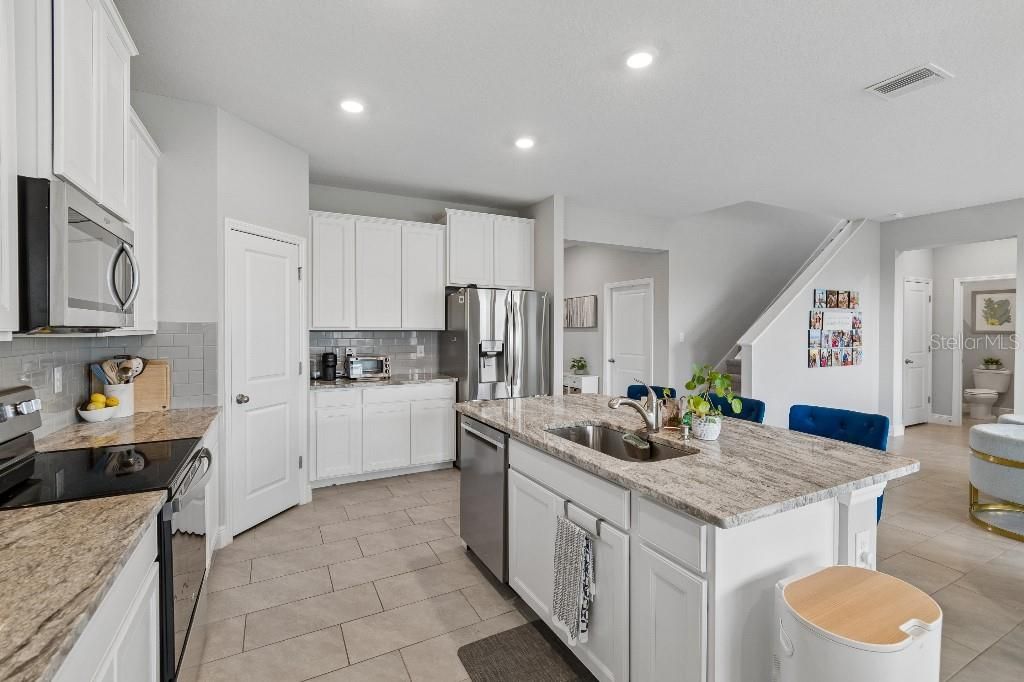На продажу: $449,999 (4 спален, 3 ванн, 2738 Квадратных фут)