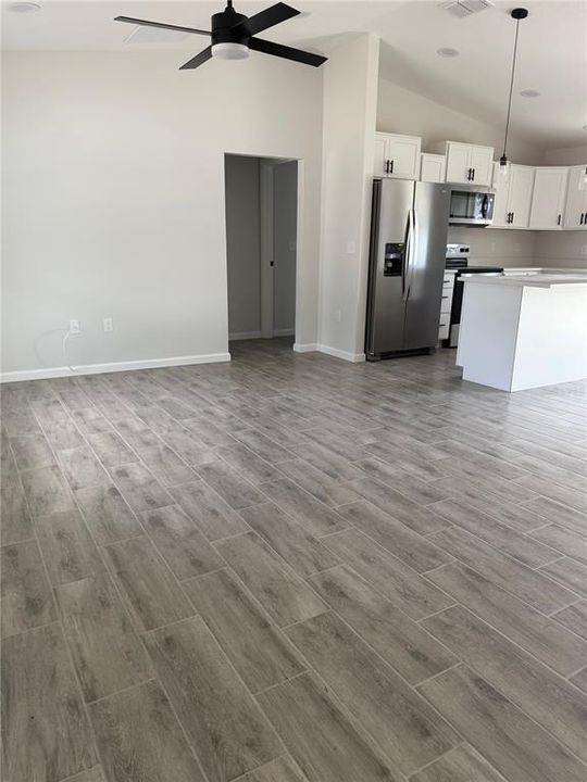For Rent: $1,595 (3 beds, 2 baths, 1240 Square Feet)