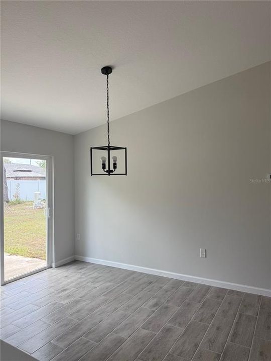 For Rent: $1,595 (3 beds, 2 baths, 1240 Square Feet)