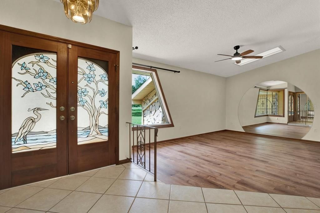 En Venta: $359,900 (3 camas, 2 baños, 2310 Pies cuadrados)