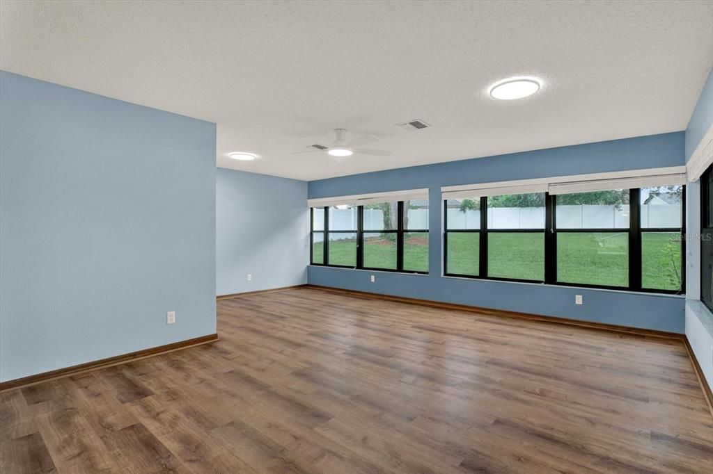 En Venta: $359,900 (3 camas, 2 baños, 2310 Pies cuadrados)