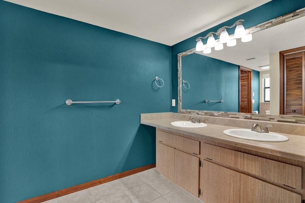 En Venta: $359,900 (3 camas, 2 baños, 2310 Pies cuadrados)