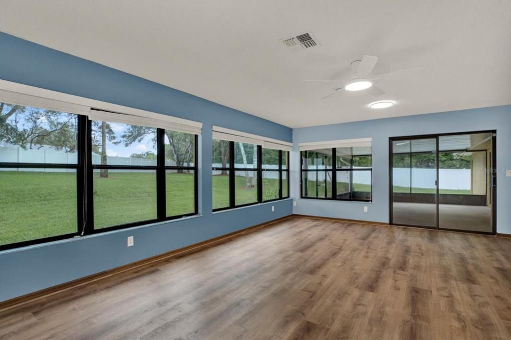 En Venta: $359,900 (3 camas, 2 baños, 2310 Pies cuadrados)