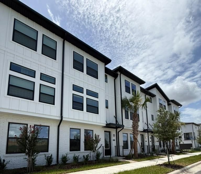 Recently Sold: $483,722 (3 beds, 3 baths, 2072 Square Feet)
