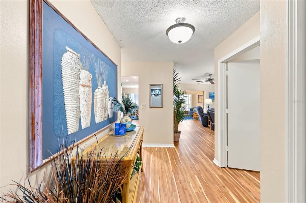 Activo con contrato: $325,000 (2 camas, 2 baños, 1836 Pies cuadrados)