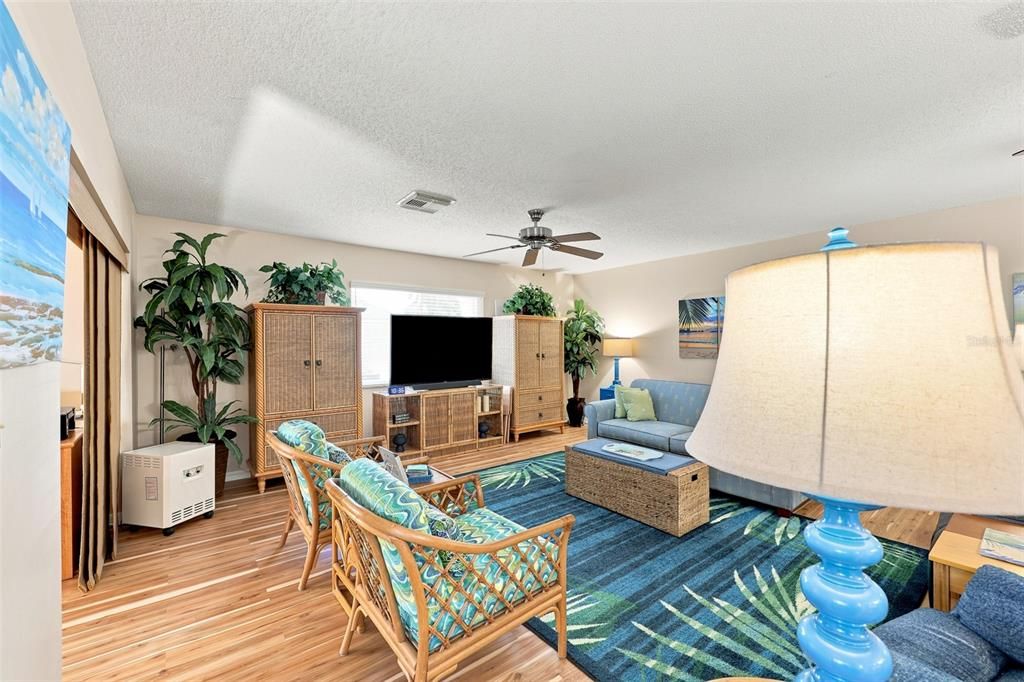 Activo con contrato: $325,000 (2 camas, 2 baños, 1836 Pies cuadrados)