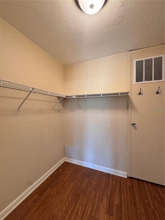 Active With Contract: $2,300 (2 beds, 2 baths, 1023 Square Feet)