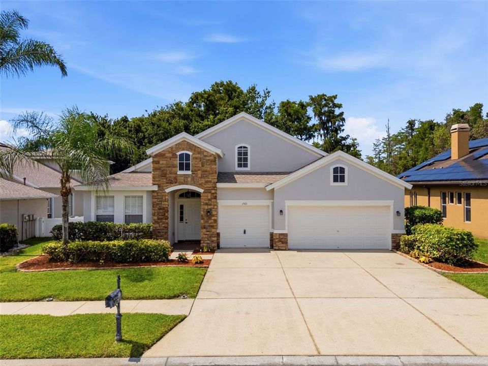 For Sale: $600,000 (4 beds, 3 baths, 2925 Square Feet)