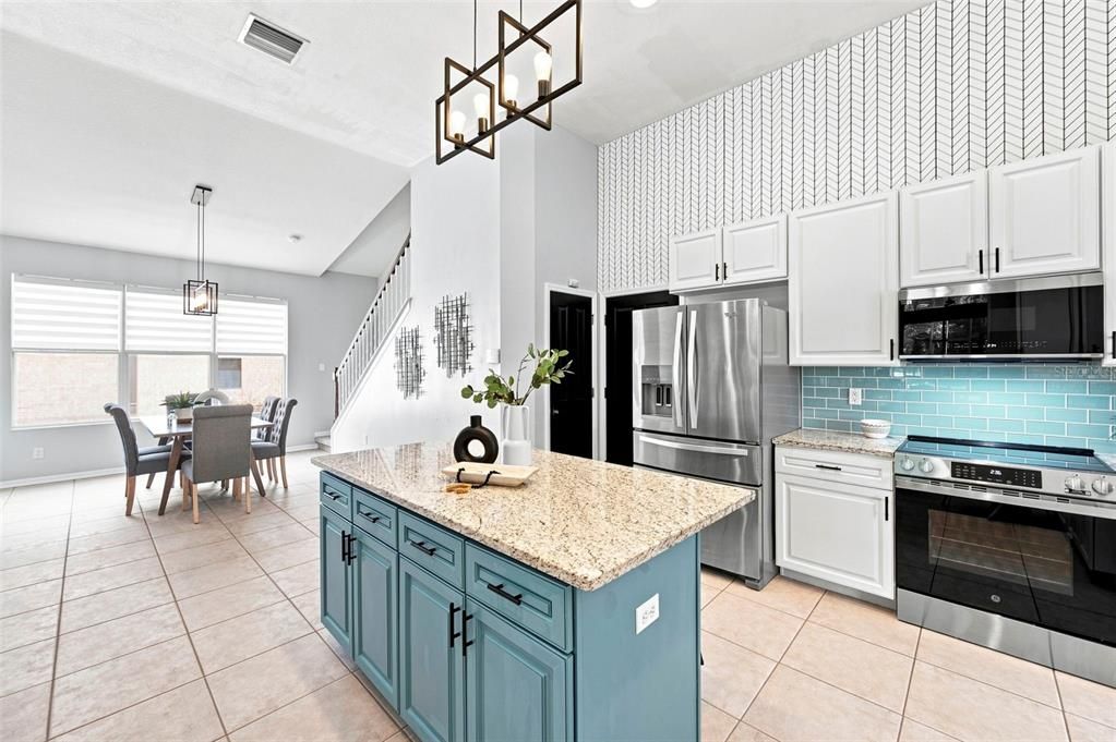For Sale: $600,000 (4 beds, 3 baths, 2925 Square Feet)