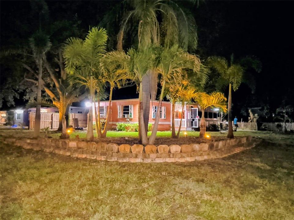Activo con contrato: $300,000 (2 camas, 1 baños, 1044 Pies cuadrados)