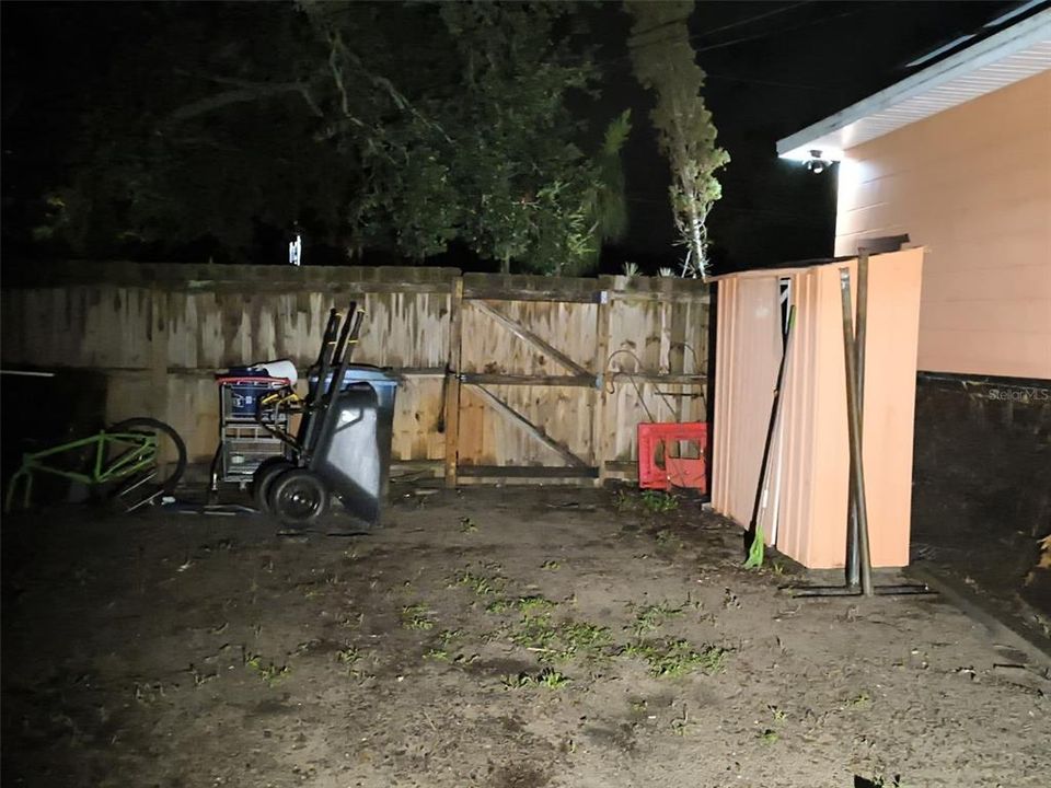 Activo con contrato: $300,000 (2 camas, 1 baños, 1044 Pies cuadrados)
