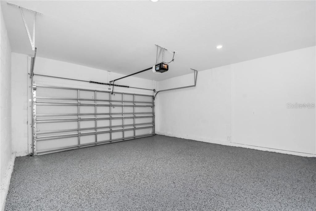 For Rent: $2,300 (3 beds, 2 baths, 1978 Square Feet)