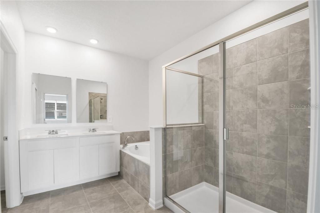 For Rent: $2,300 (3 beds, 2 baths, 1978 Square Feet)