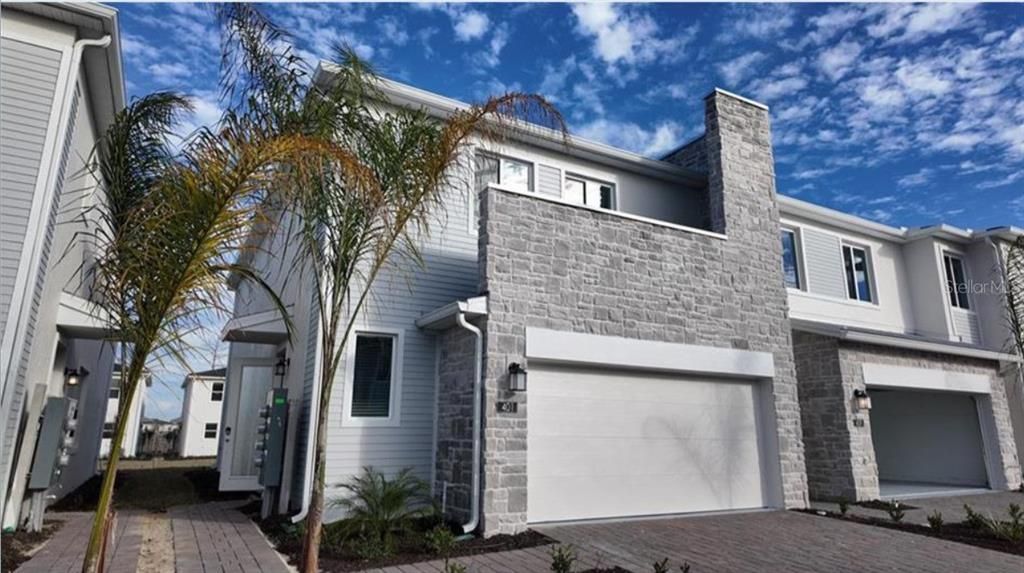 For Rent: $2,300 (3 beds, 2 baths, 1978 Square Feet)