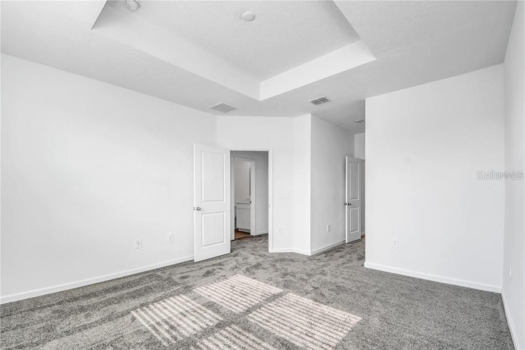 For Rent: $2,300 (3 beds, 2 baths, 1978 Square Feet)