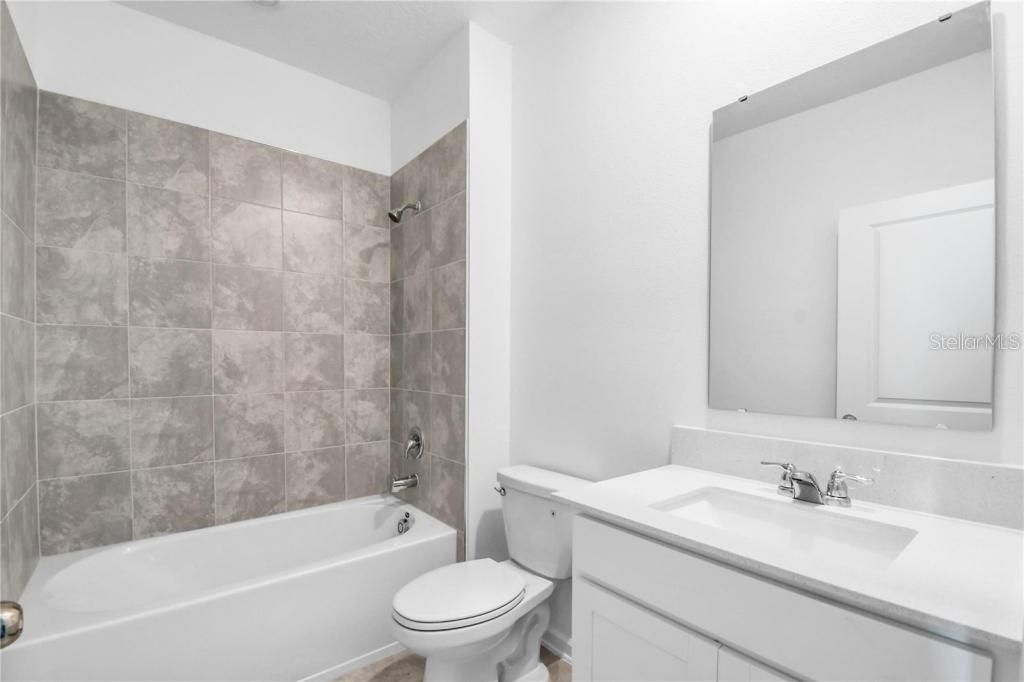 For Rent: $2,300 (3 beds, 2 baths, 1978 Square Feet)