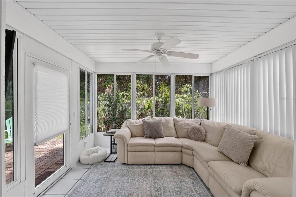 For Sale: $219,000 (2 beds, 2 baths, 1134 Square Feet)