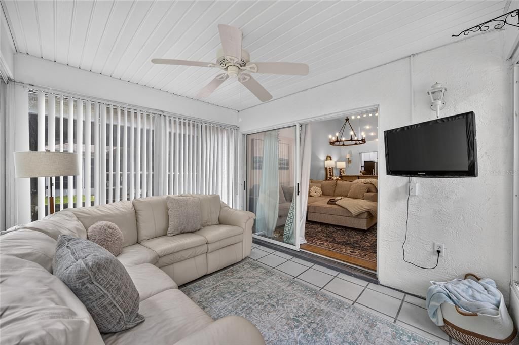 For Sale: $219,000 (2 beds, 2 baths, 1134 Square Feet)