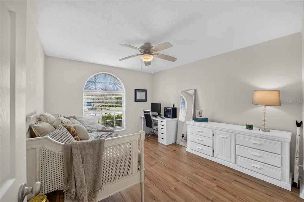 For Sale: $219,000 (2 beds, 2 baths, 1134 Square Feet)