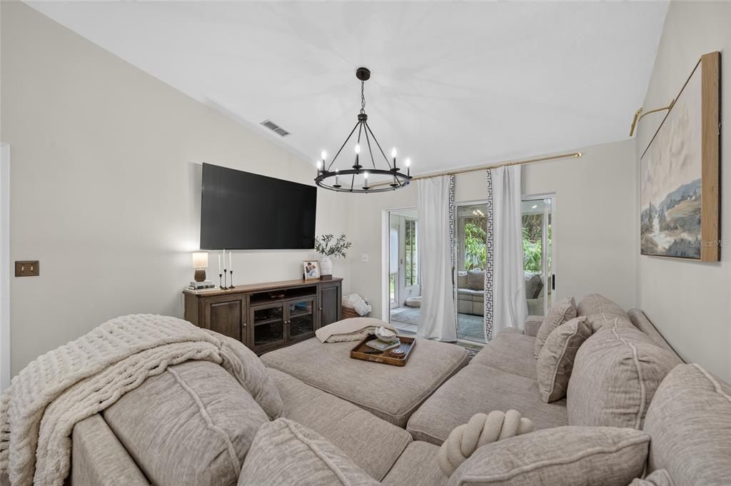 For Sale: $219,000 (2 beds, 2 baths, 1134 Square Feet)