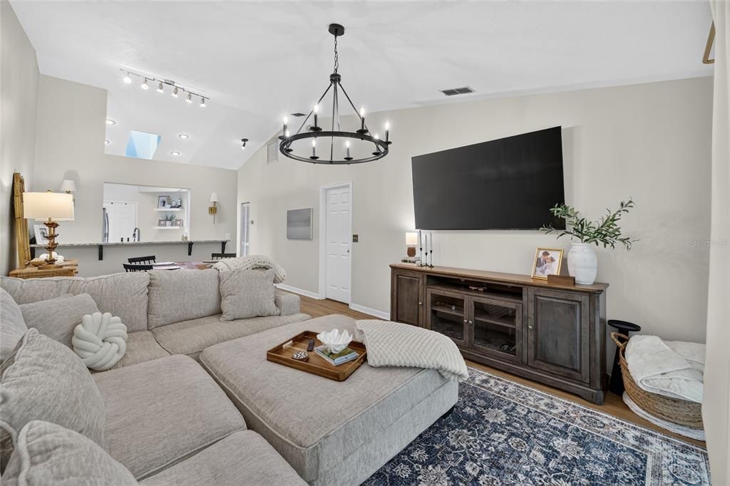 For Sale: $219,000 (2 beds, 2 baths, 1134 Square Feet)